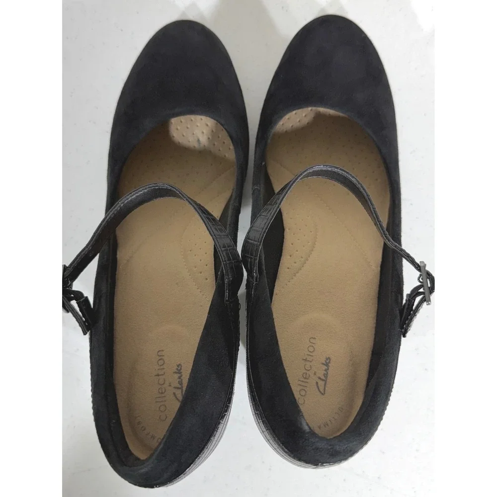 Clarks Mary Jane Pumps 8.5 Black Suede Croc Embossed Block Heel Dark Academia